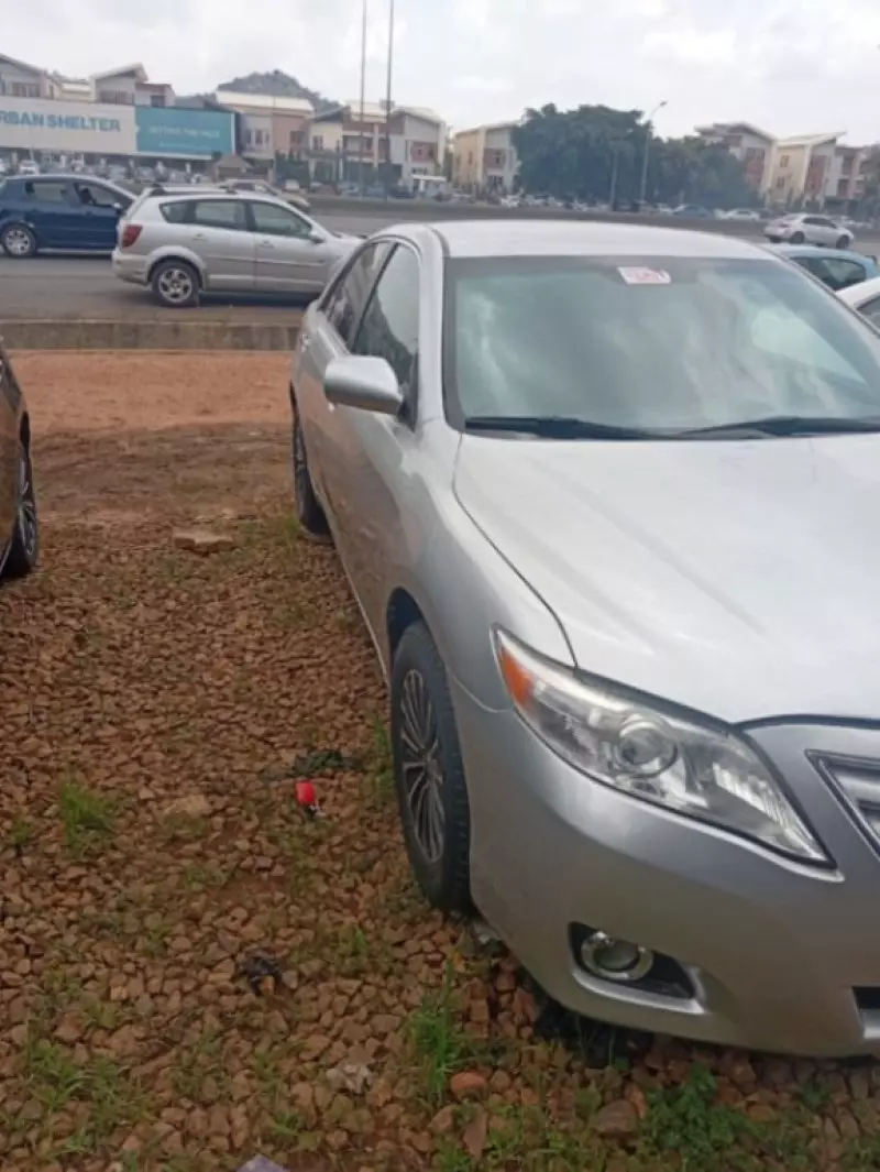 Toyota Camry   - 2011