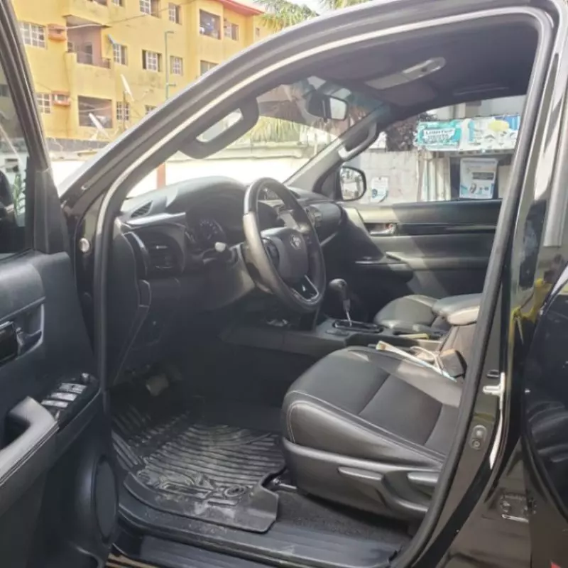 Toyota Hilux   - 2024