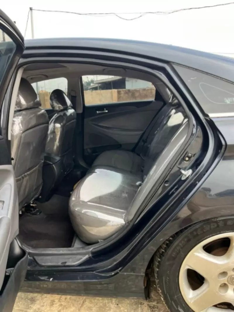 Hyundai Sonata   - 2011