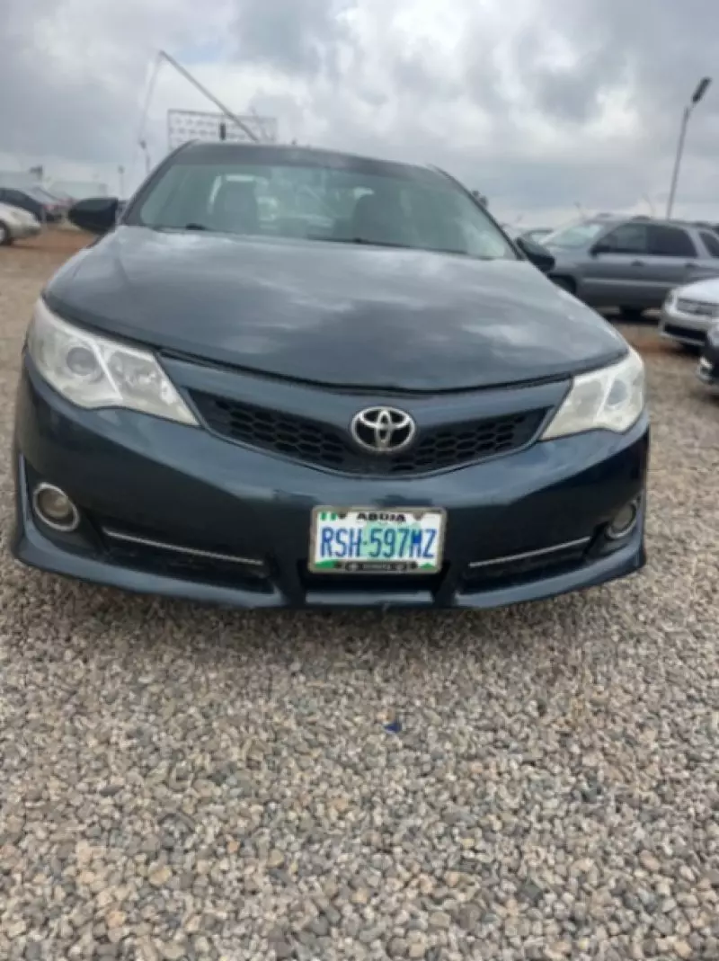 Toyota camry   - 2013