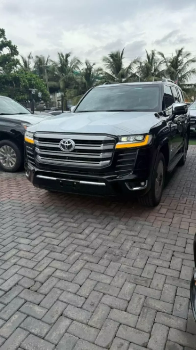 Toyota  Land Cruiser VXR V8   - 2023