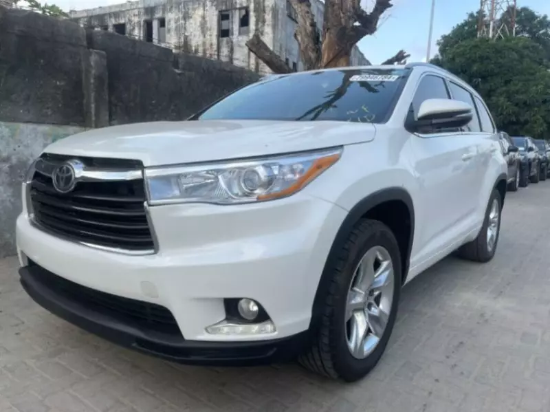 Toyota Highlander   - 2015