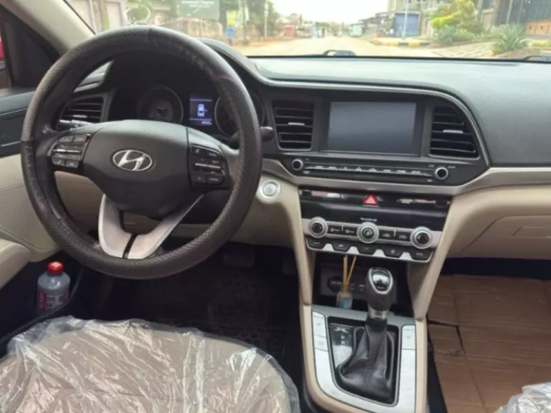 Hyundai Elantra   - 2020