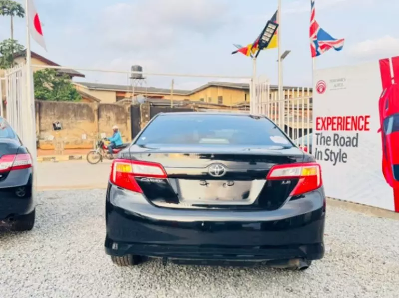 Toyota Camry   - 2012