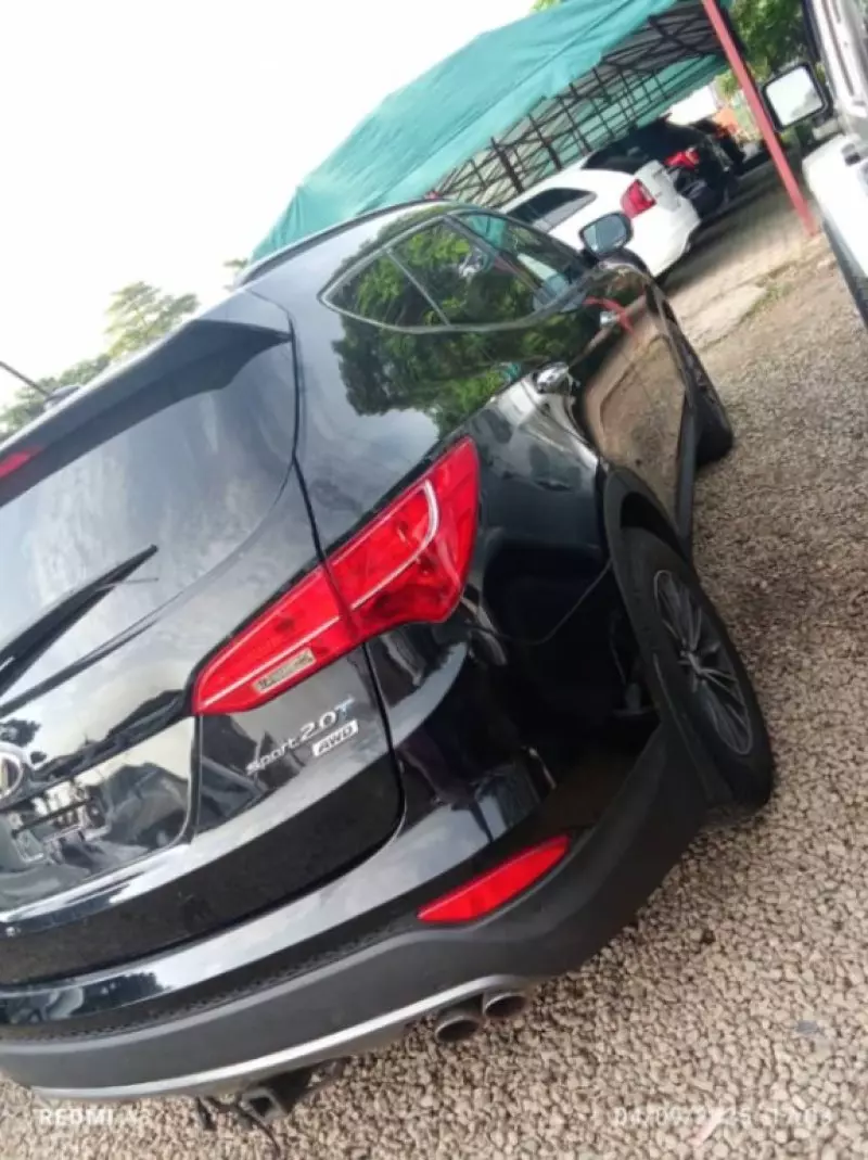 Hyundai Santa Fe   - 2016