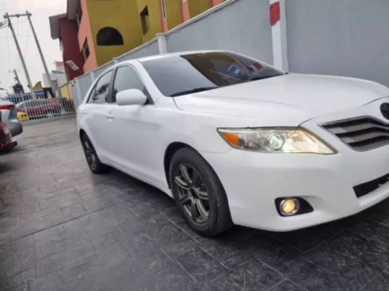 Toyota camry   - 2011