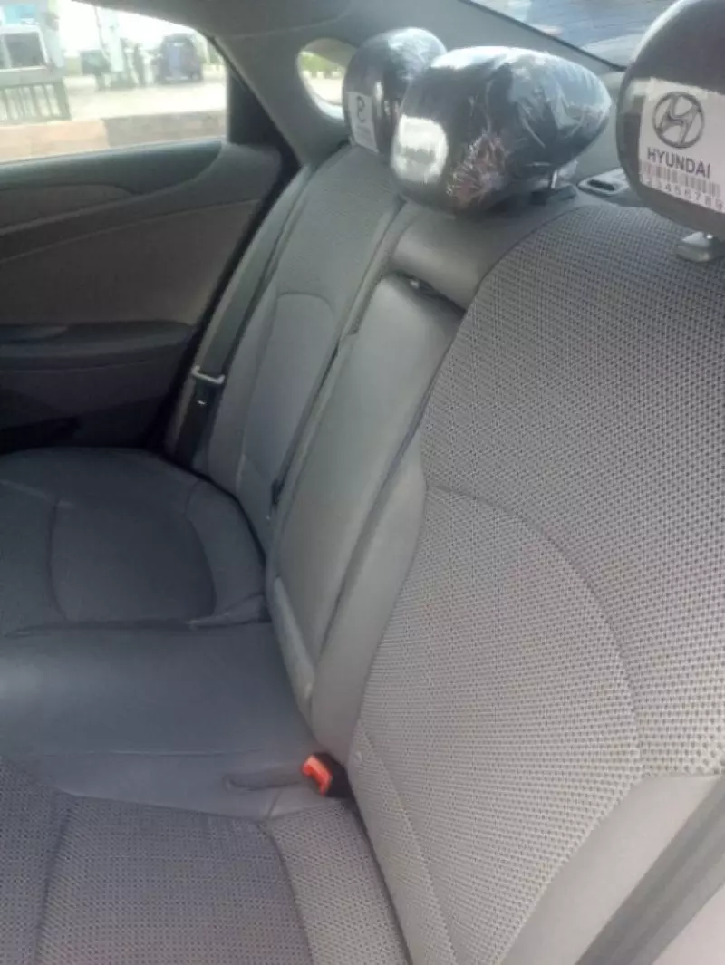 Hyundai Sonata   - 2012