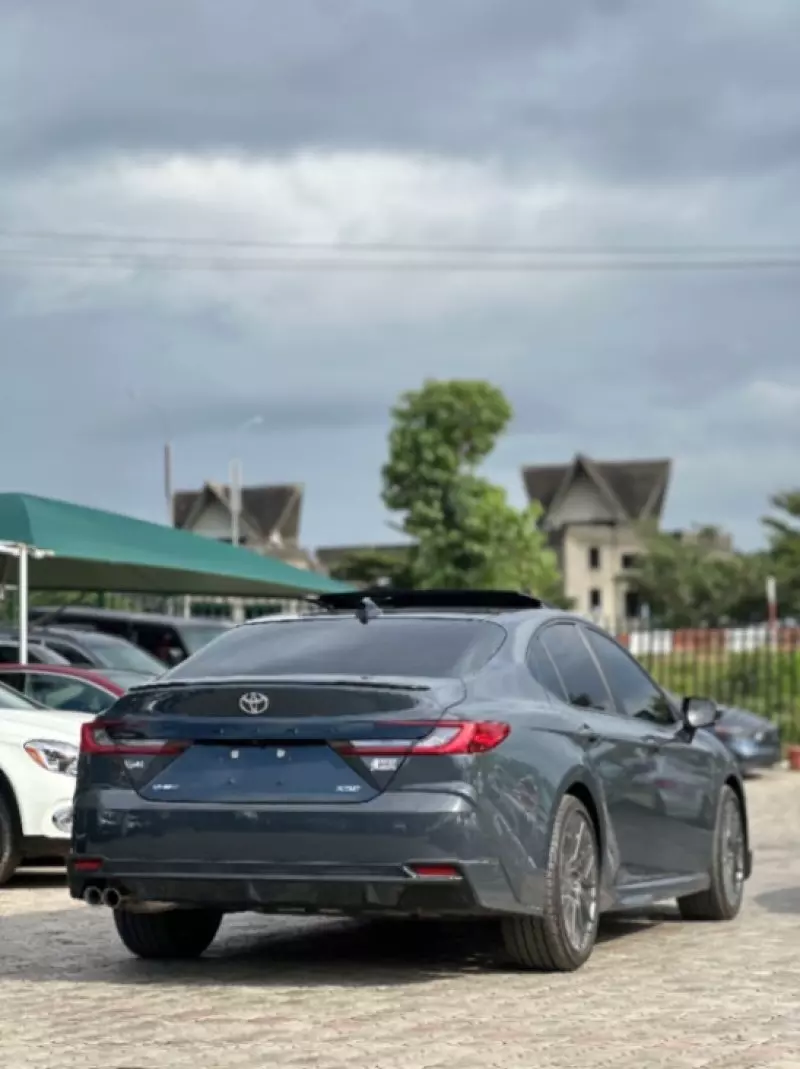 Toyota Camry   - 2025