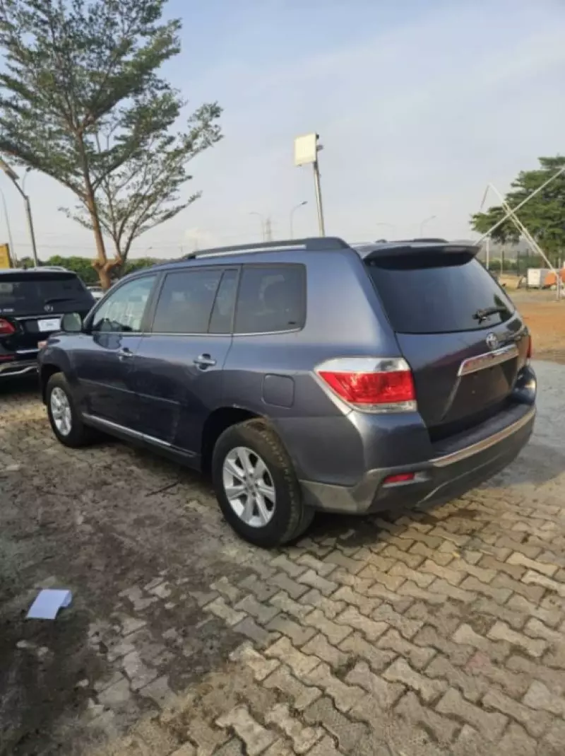 Toyota Highlander   - 2012