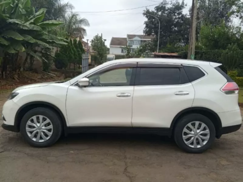 Nissan EXTRAIL HYBRID   - 2014