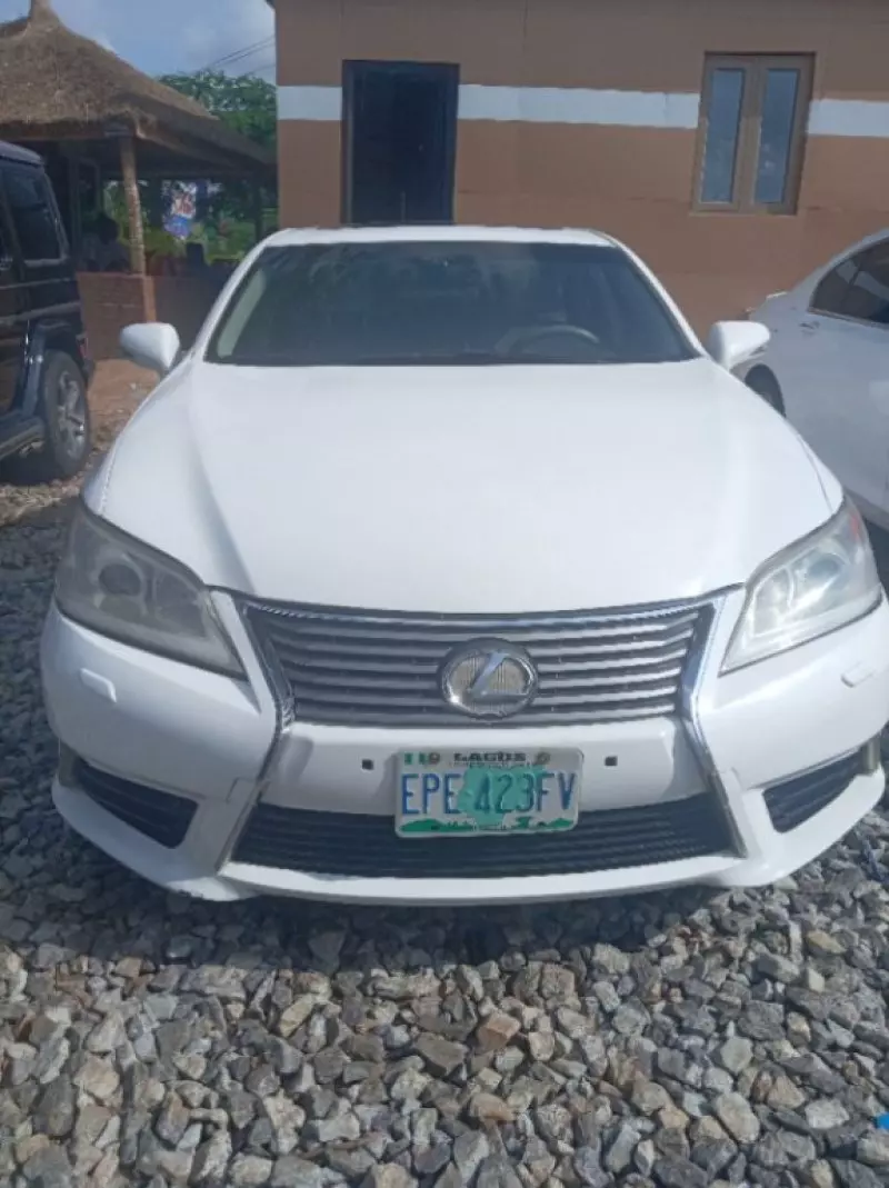 Lexus ES 350   - 2010