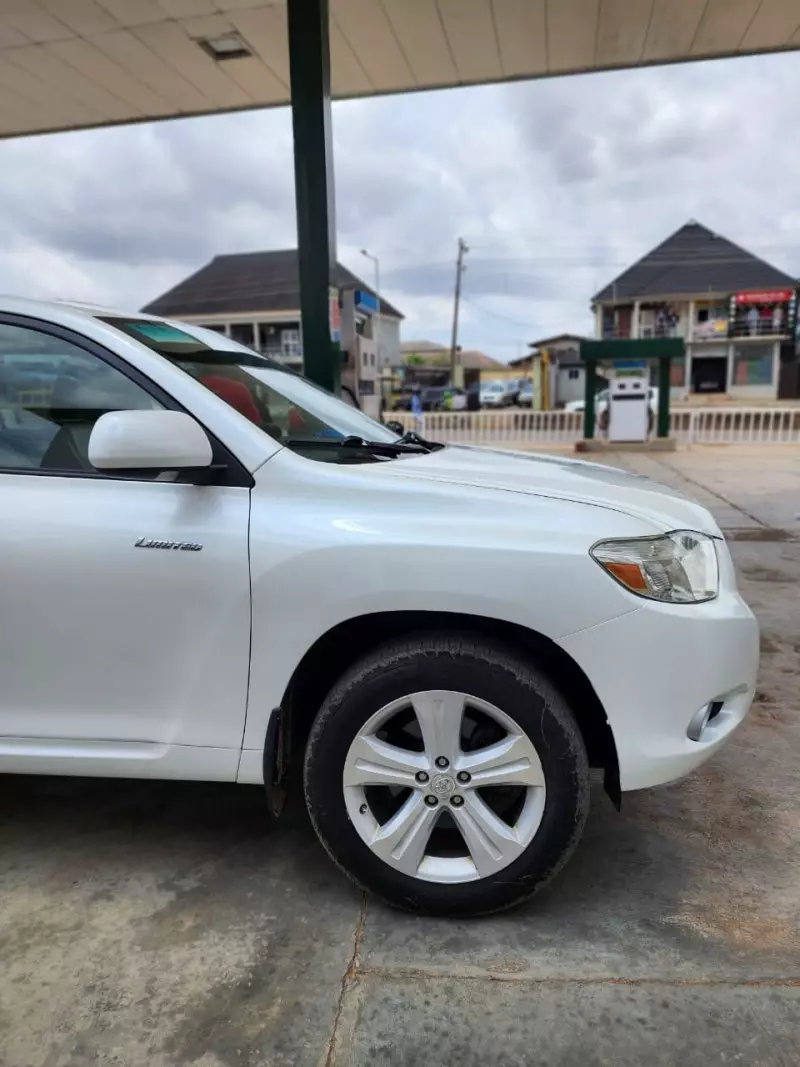 Toyota Highlander   - 2010