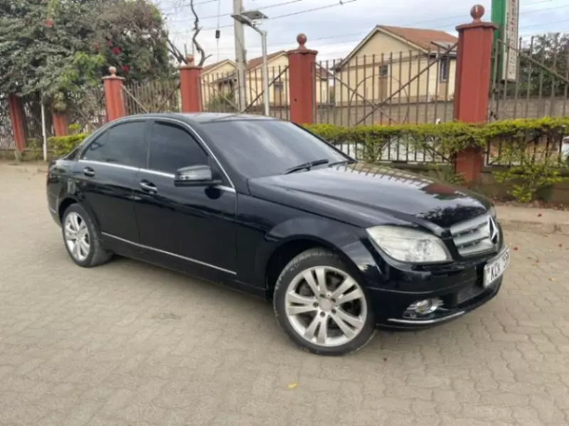 Mercedes-Benz C200   - 2011