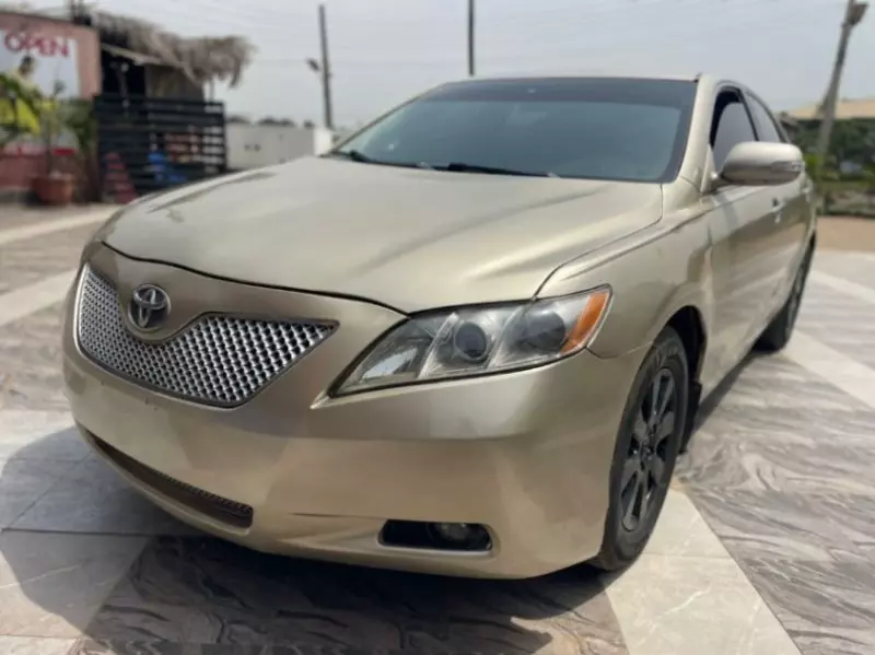 Toyota Camry   - 2009
