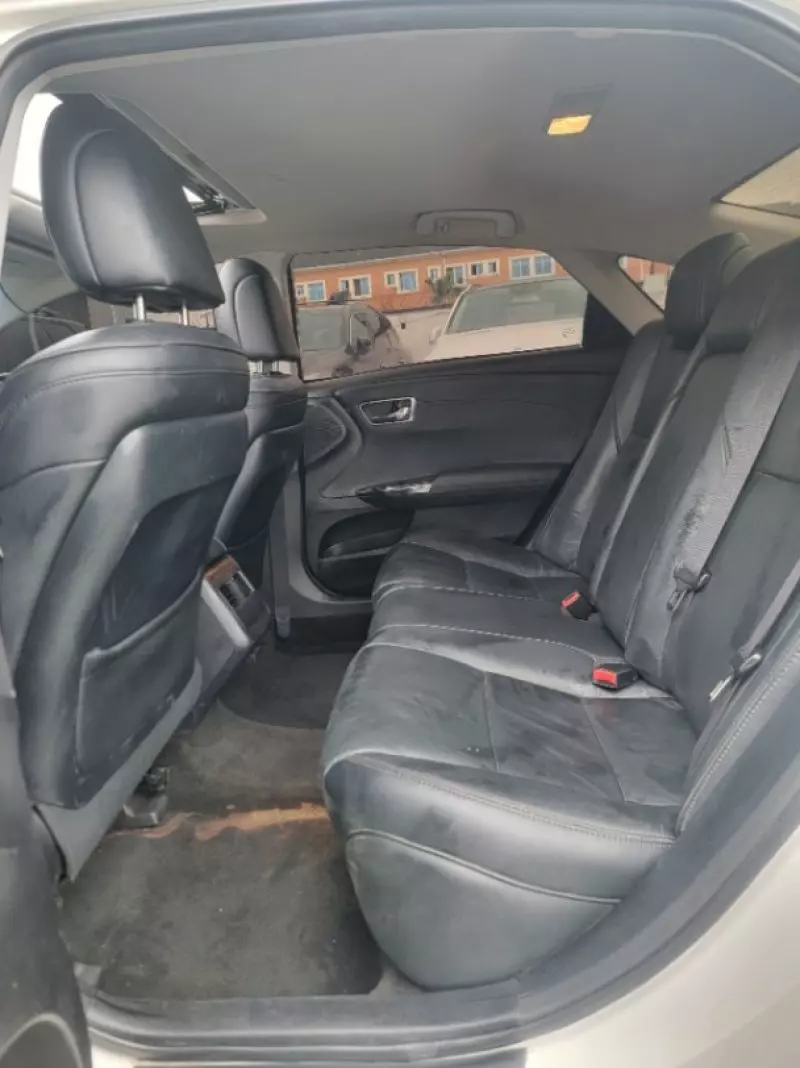 Toyota Avalon   - 2013