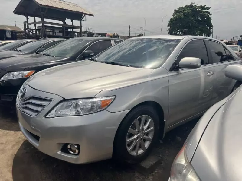 Toyota Camry   - 2011