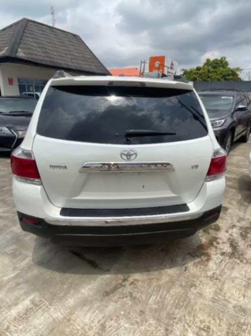 Toyota Highlander   - 2012