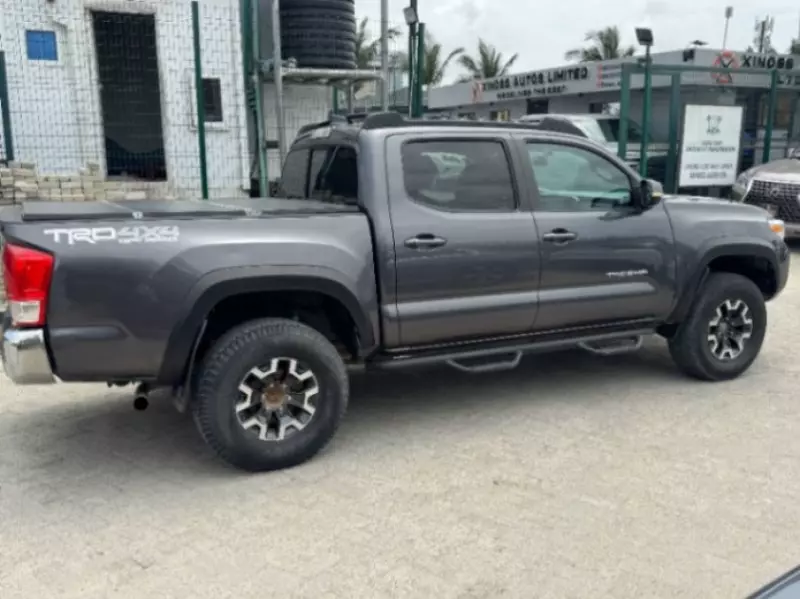 Toyota Tacoma   - 2016