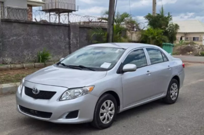 Toyota Corolla   - 2010