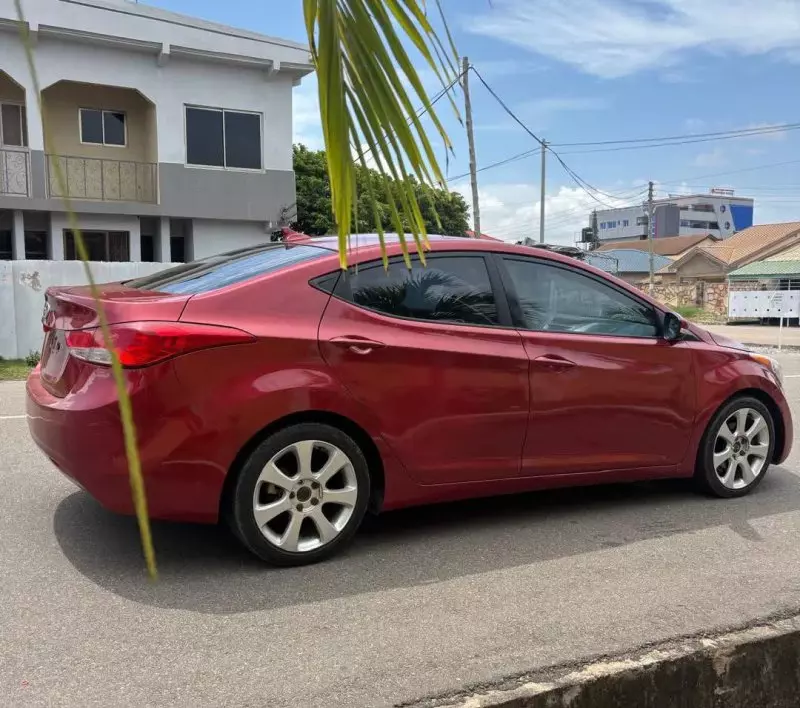 Hyundai Elantra   - 2013