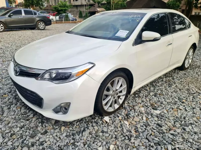 Toyota Avalon - 2013