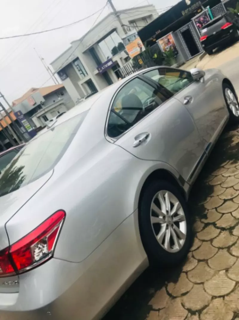 Lexus ES 350   - 2012