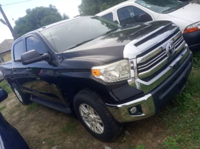 Toyota Tundra   - 2016