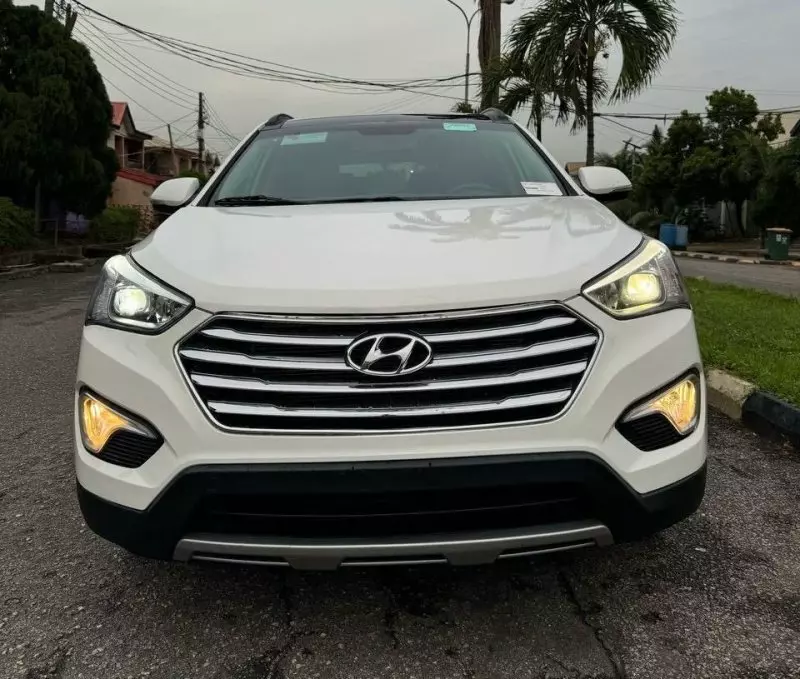 Hyundai Santa FE   - 2015