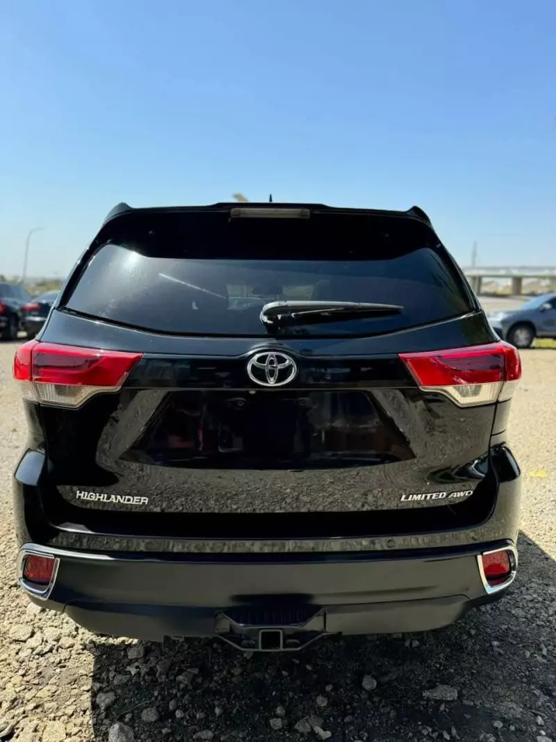 Toyota Highlander   - 2015