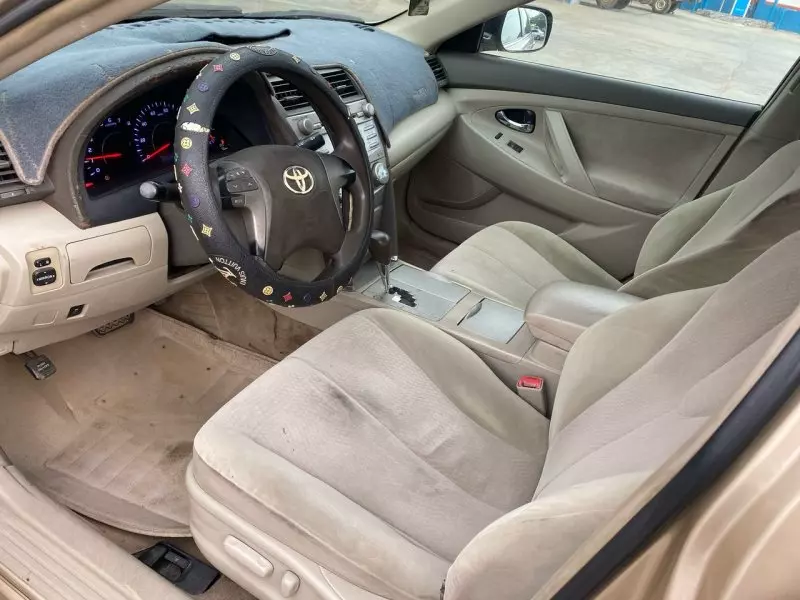 Toyota Camry   - 2010