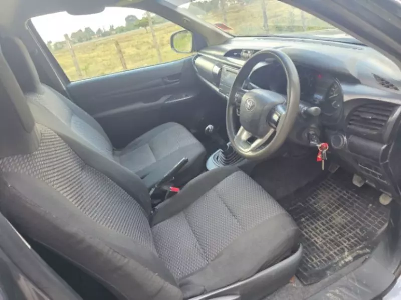 Toyota Hilux   - 2016