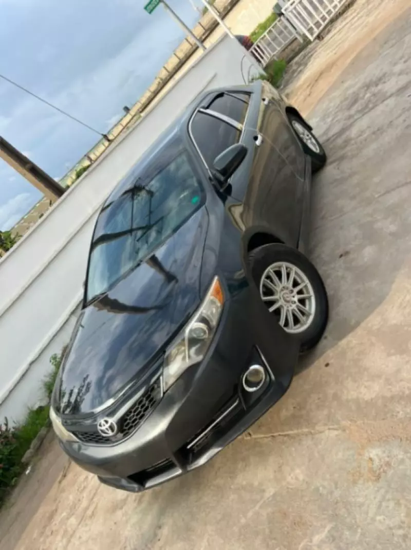 Toyota Camry   - 2012