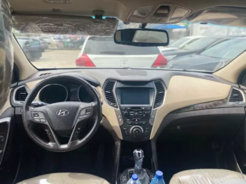 Hyundai Santa Fe   - 2017