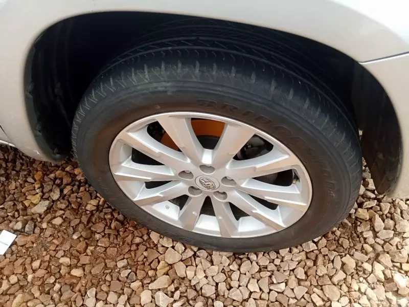 Toyota Vanguard    - 2011