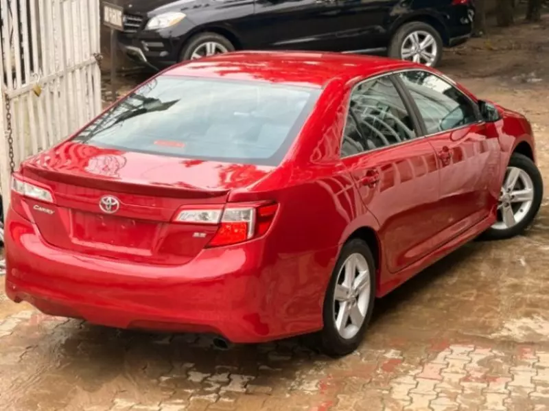 Toyota Camry - 2012