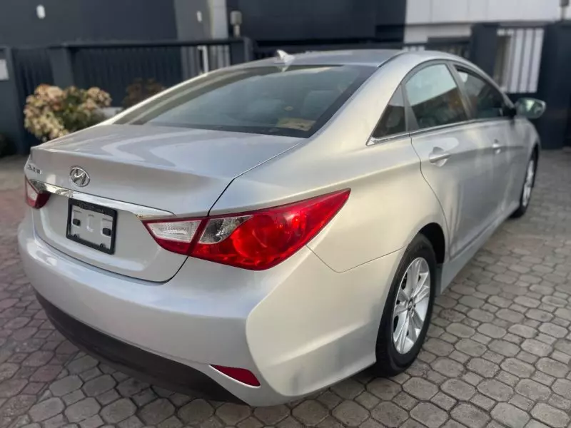 Hyundai Sonata   - 2014