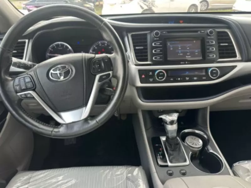 Toyota Highlander   - 2014