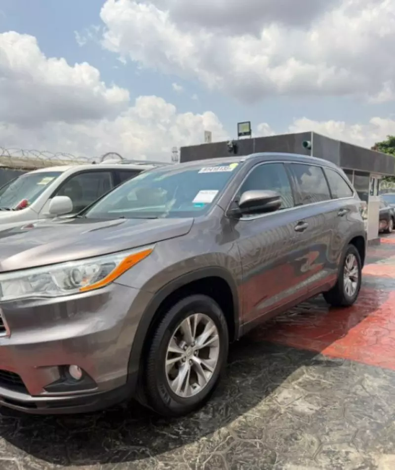 Toyota Highlander   - 2014