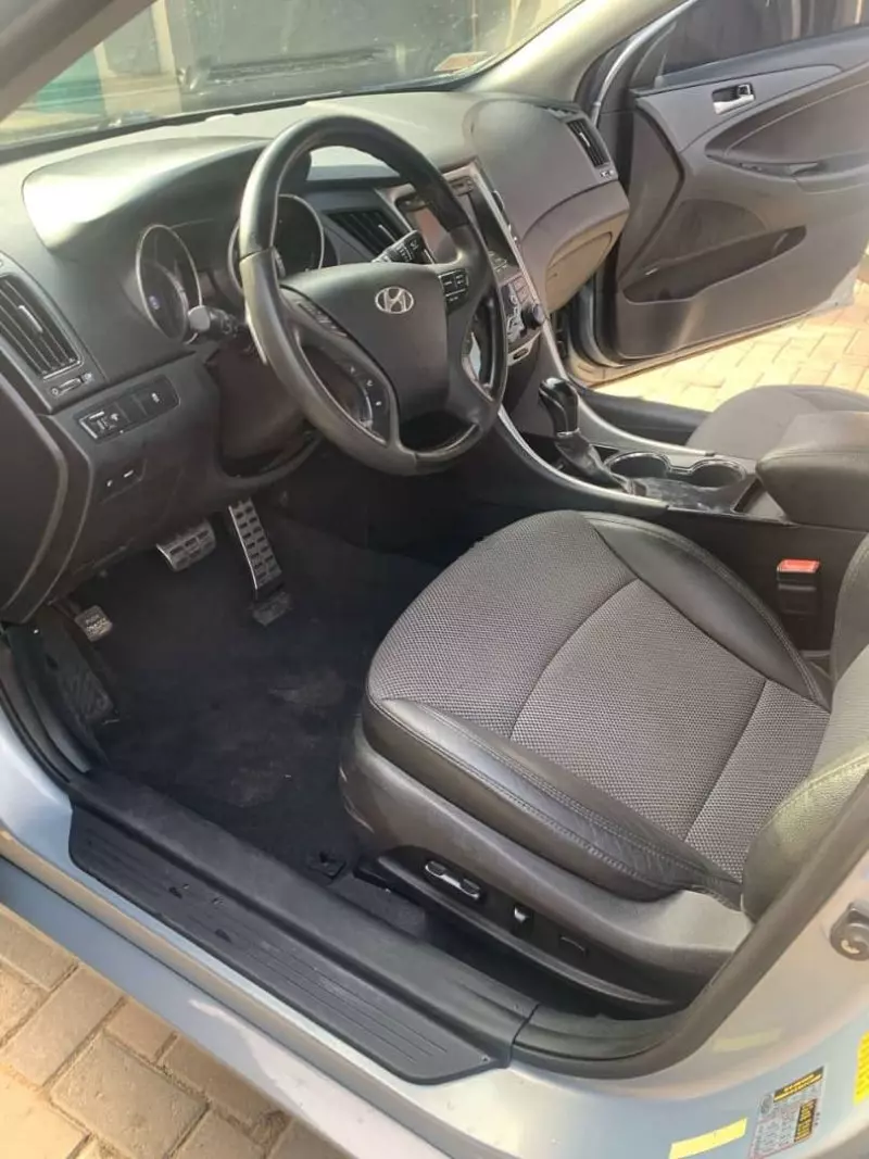 Hyundai Sonata   - 2011