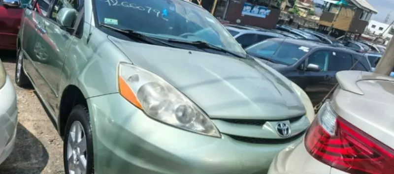 Toyota Sienna   - 2006