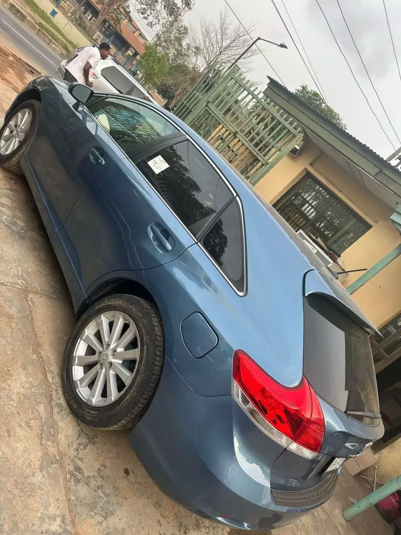 Toyota Venza   - 2011