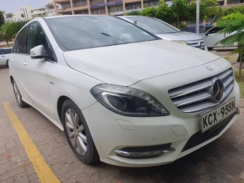 Mercedes-Benz B 180   - 2012