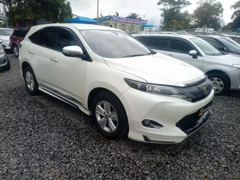 Toyota Harrier   - 2016