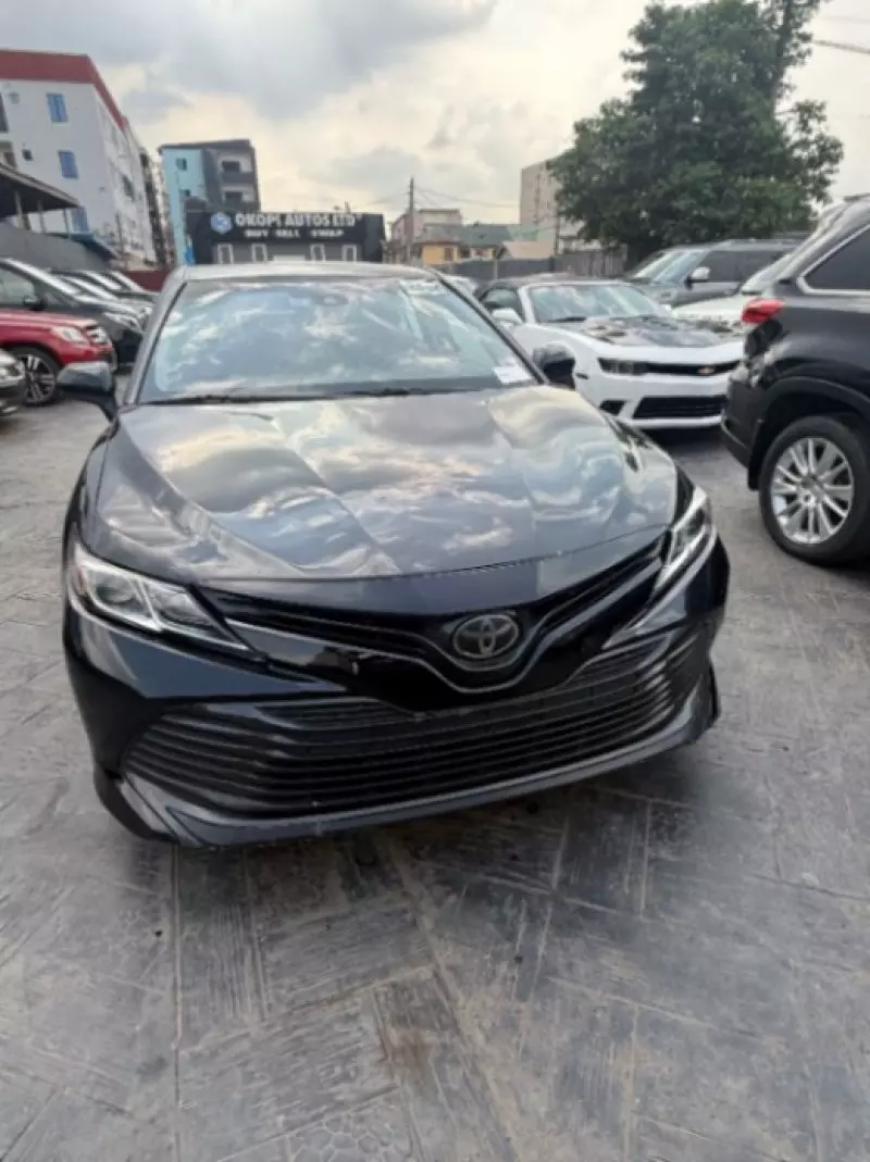 Toyota Camry - 2018