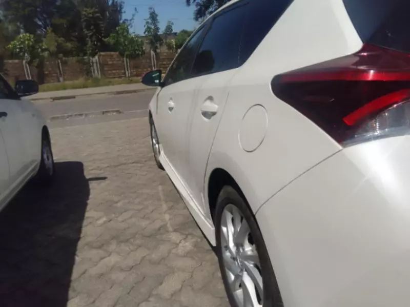 Toyota Auris   - 2015