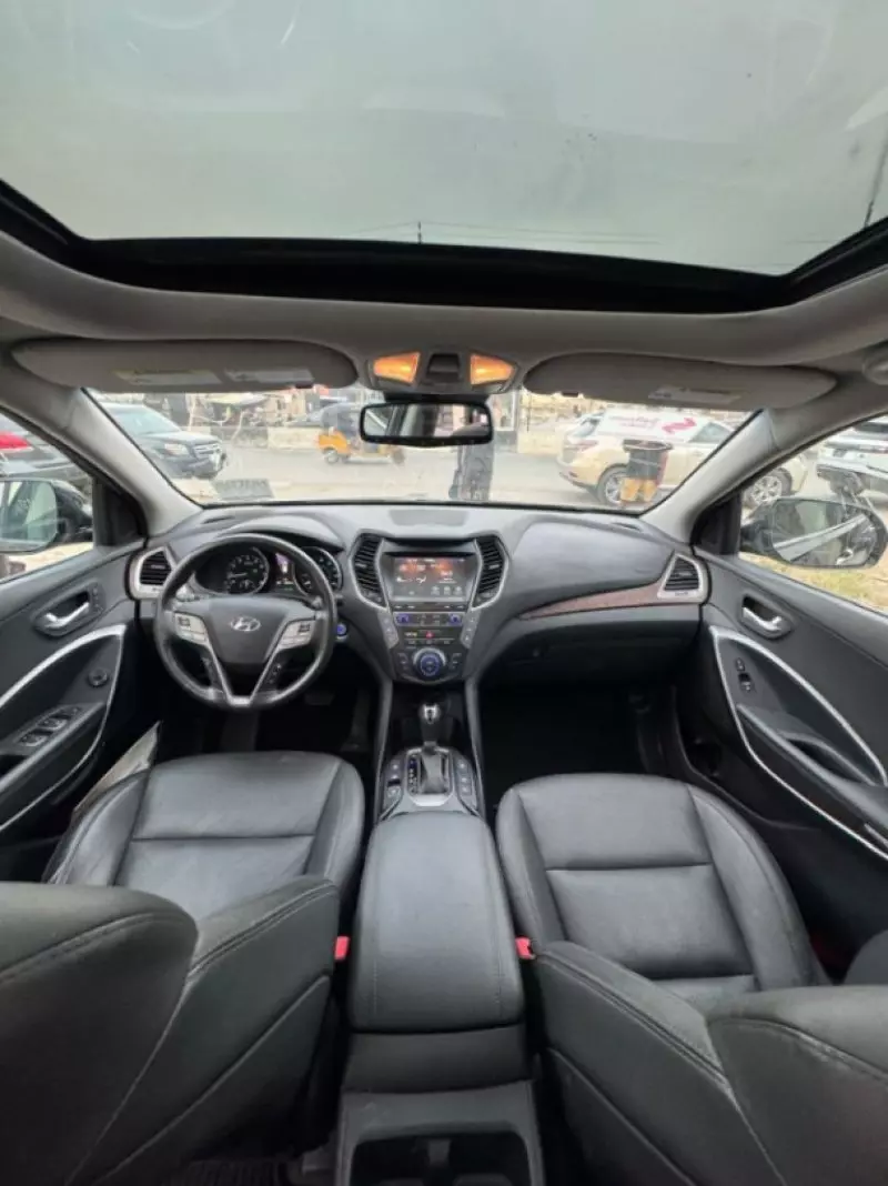 Hyundai Santa FE   - 2019