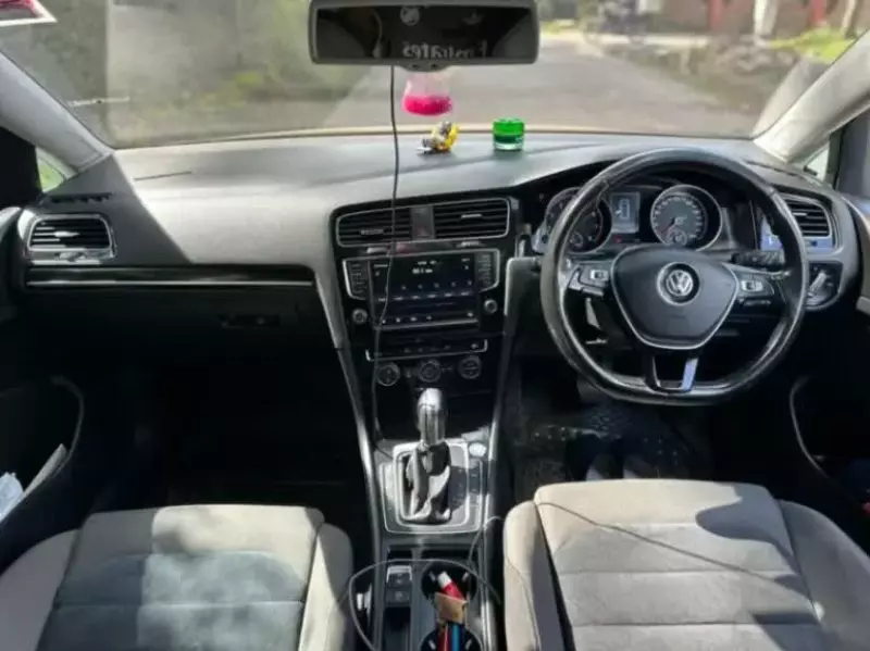 Volkswagen Golf   - 2017