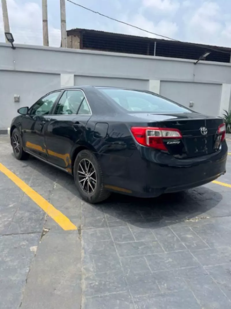 Toyota Camry   - 2012