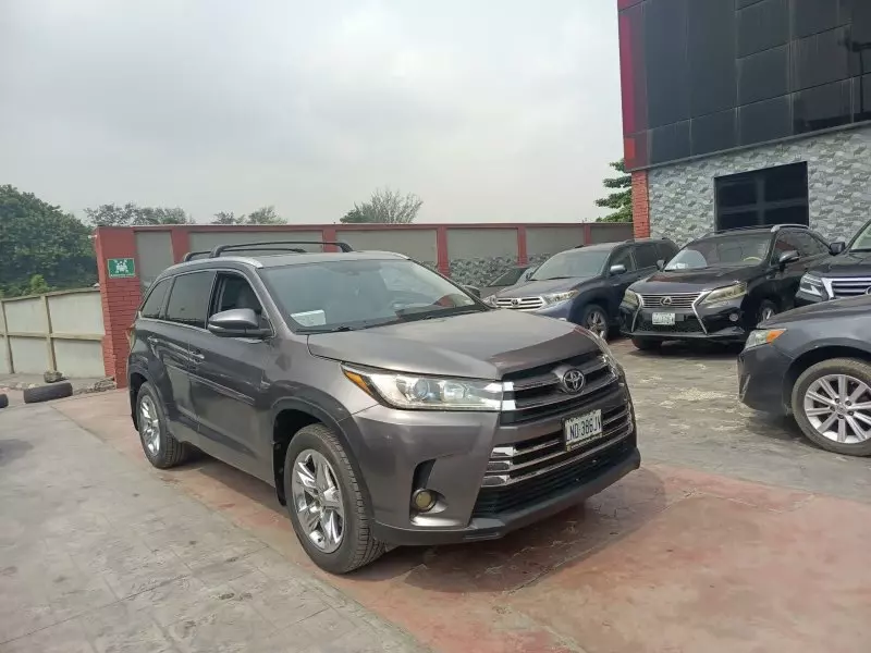 Toyota Highlander   - 2015