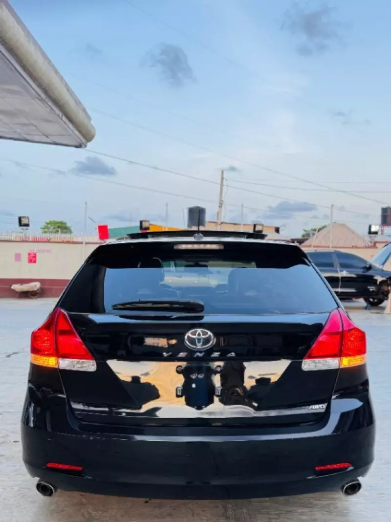 Toyota Venza   - 2011